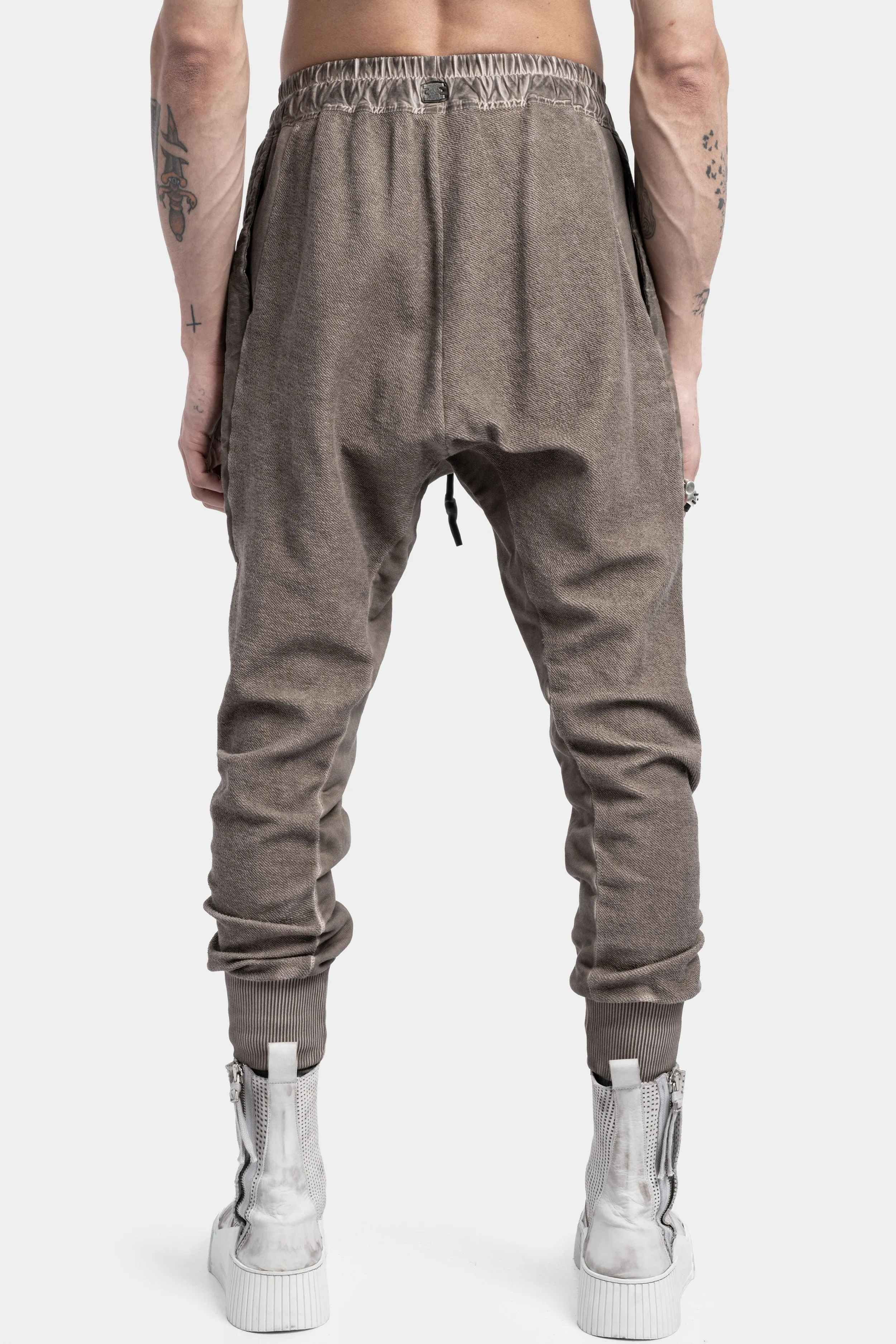 Low crotch gusset pockets pants, Taupe