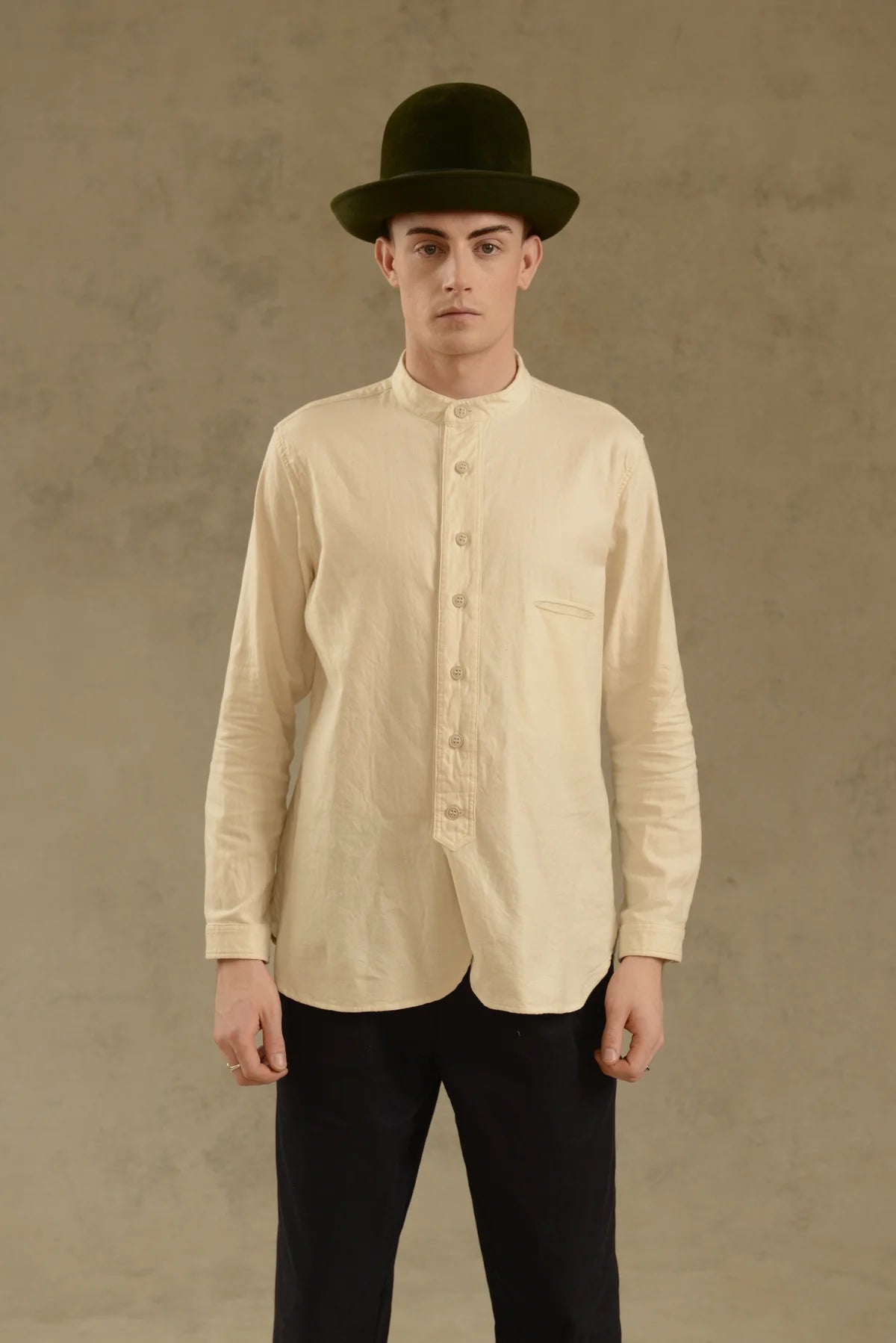 Workhouse Bed Shirt ecru